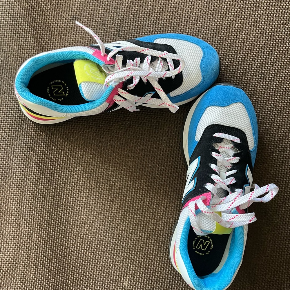 Hard to find. Worn not even a handful of times.